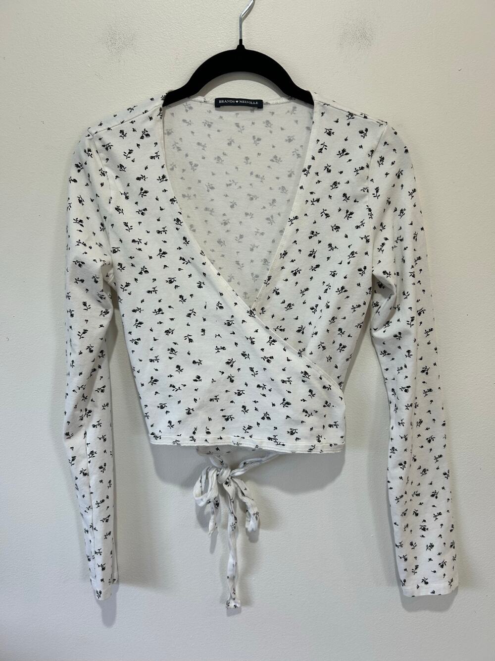Brandy Melville wrap top white floral print one size long sleeve